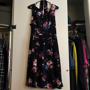 Elle dress in size XL.